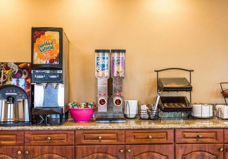 فندق Rodeway Inn & Suites Corona