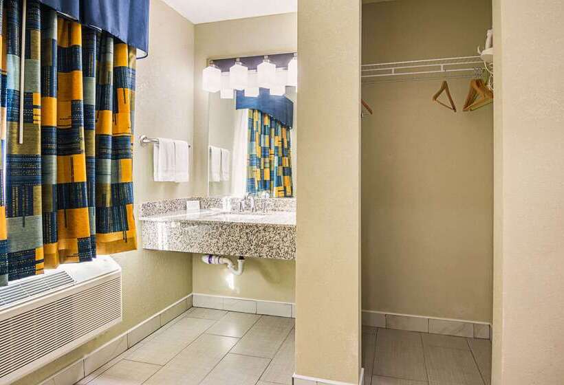 فندق Rodeway Inn And Suites