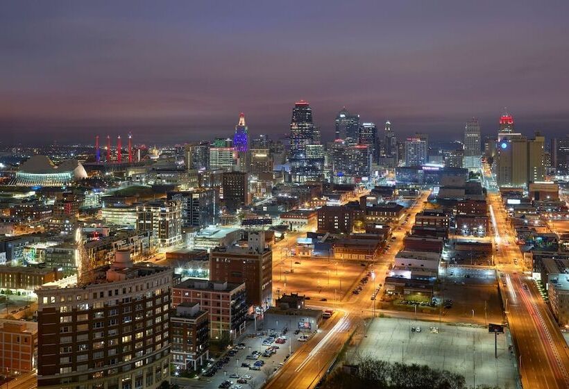 هتل The Westin Kansas City At Crown Center