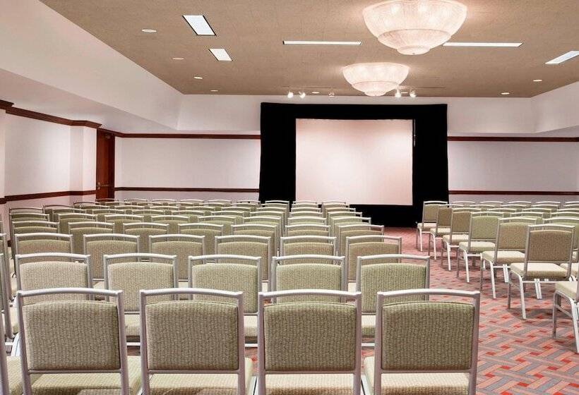 هتل The Westin Kansas City At Crown Center