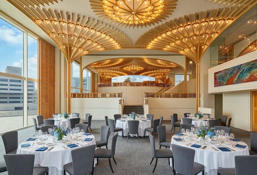 هتل The Westin Kansas City At Crown Center