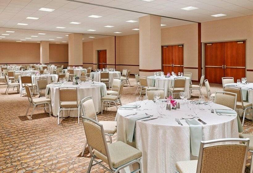 هتل The Westin Kansas City At Crown Center