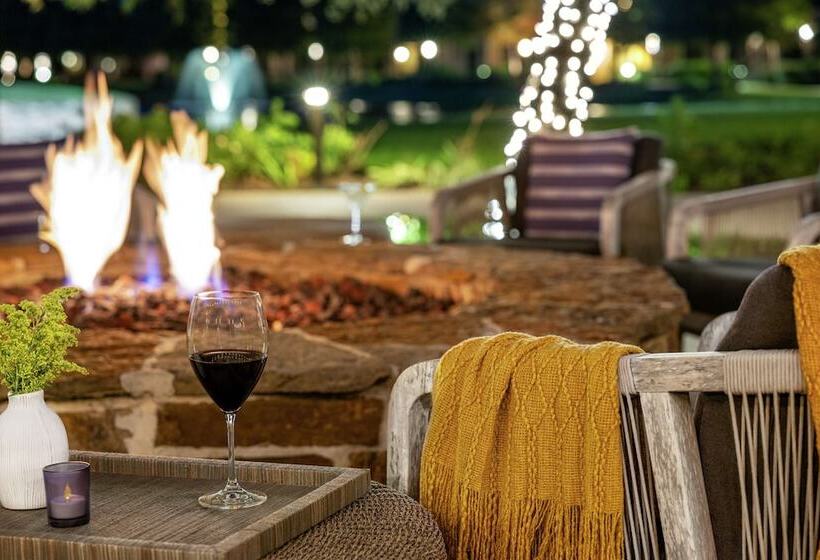 هتل The Woodlands Resort, Curio Collection By Hilton