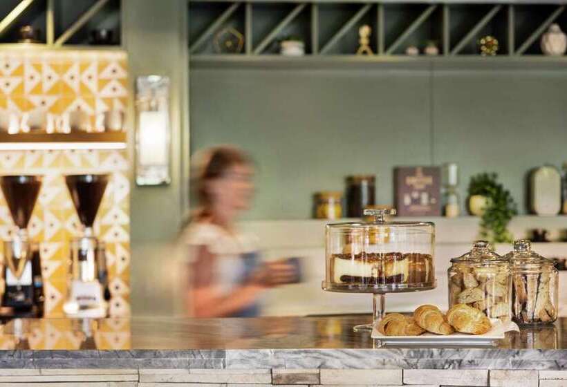 هتل The Woodlands Resort, Curio Collection By Hilton