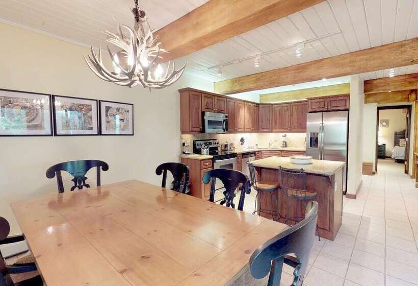 هتل Top Of The Village   Coraltree Residence Collection