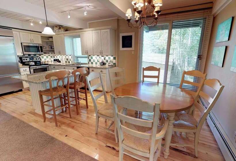 هتل Top Of The Village   Coraltree Residence Collection