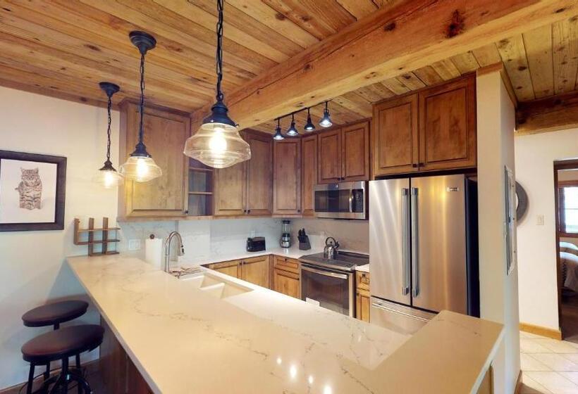 هتل Top Of The Village   Coraltree Residence Collection