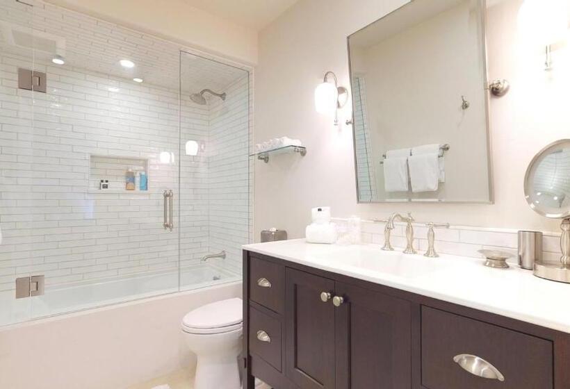 هتل Top Of The Village   Coraltree Residence Collection