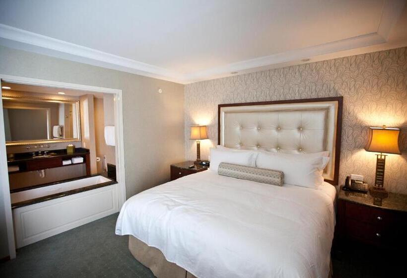 هتل Town & Country Inn And Suites