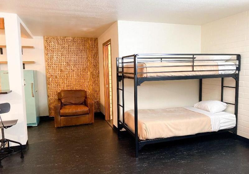 فندق Town House Motor Inn