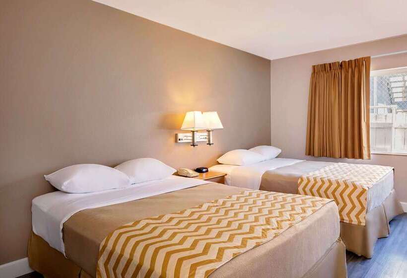 בית מלון כפרי Travelodge By Wyndham Eureka