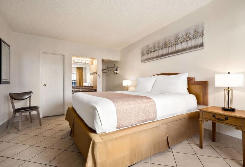 هتل Travelodge By Wyndham Las Vegas