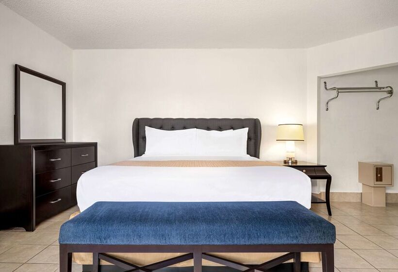 هتل Travelodge By Wyndham Las Vegas