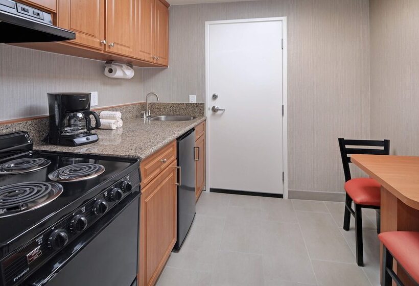 ホテル Tropicana Inn And Suites
