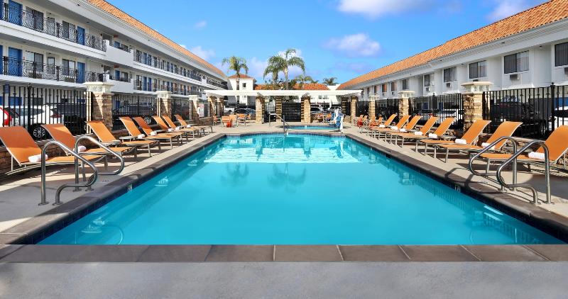 ホテル Tropicana Inn And Suites