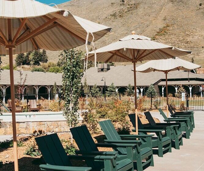 فندق على الطريق The Virginian Lodge