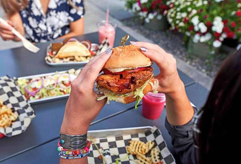 فندق على الطريق The Virginian Lodge