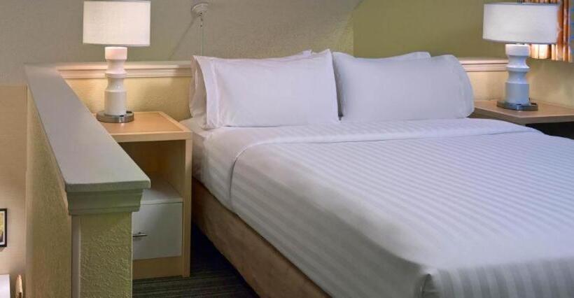 اقامتگاه Sonesta Es Suites Ann Arbor