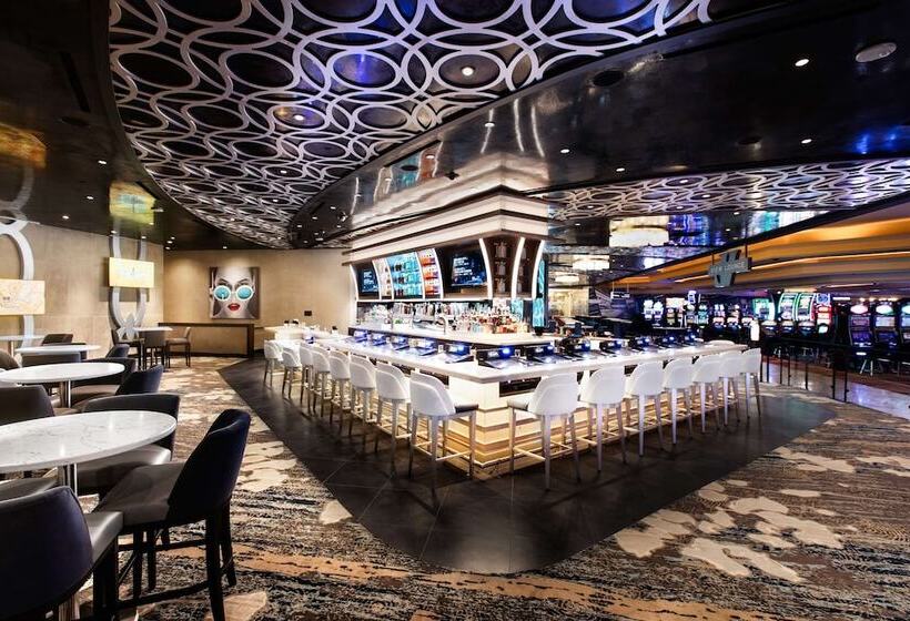 استراحتگاه The Strat Hotel, Casino & Tower
