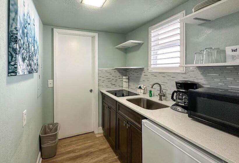 Thunderbird Beach Resort