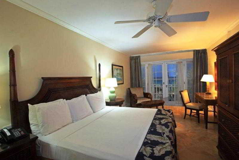 Hotel Almond Beach Resort