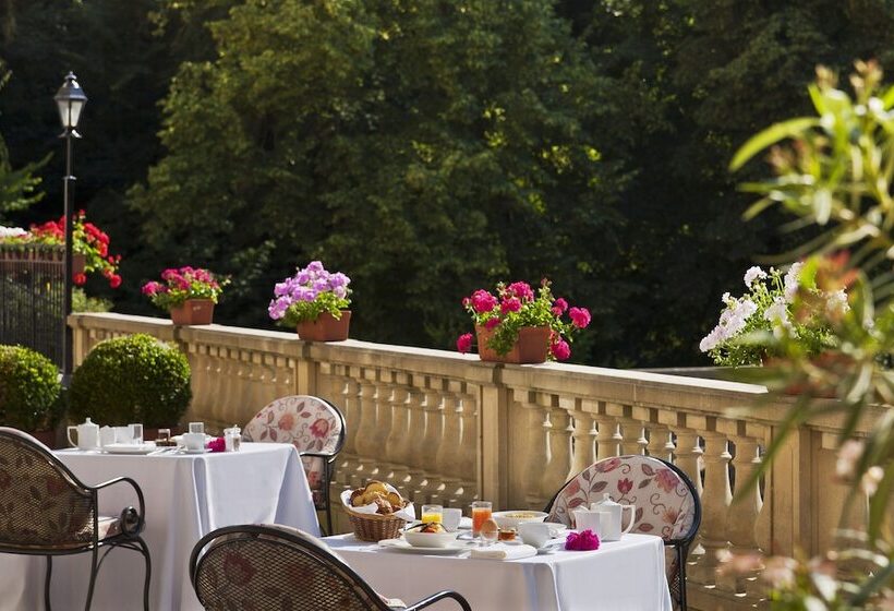 هتل Chateau De Montvillargenne