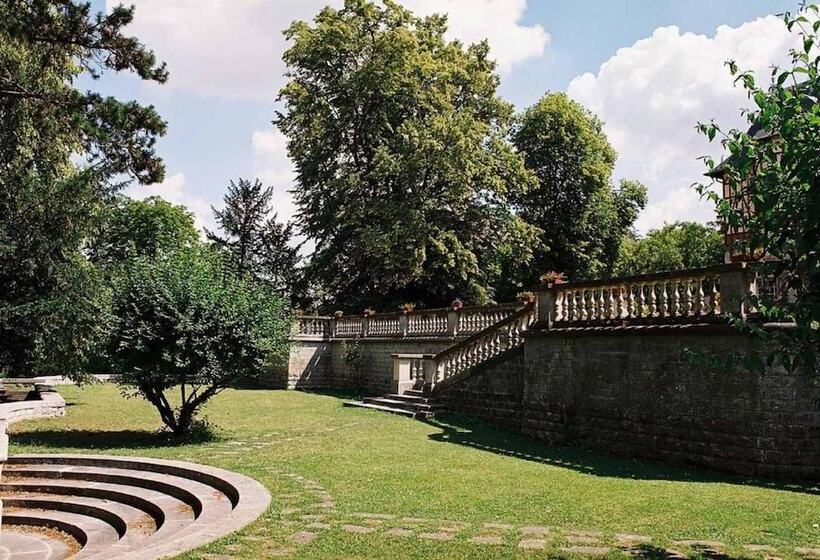 هتل Chateau De Montvillargenne