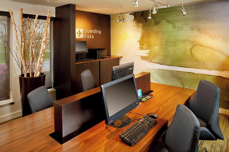فندق Courtyard By Marriott Lansing