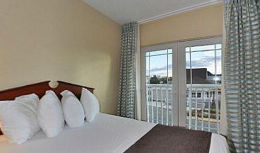 Gold Leaf Hotel Of Dewey