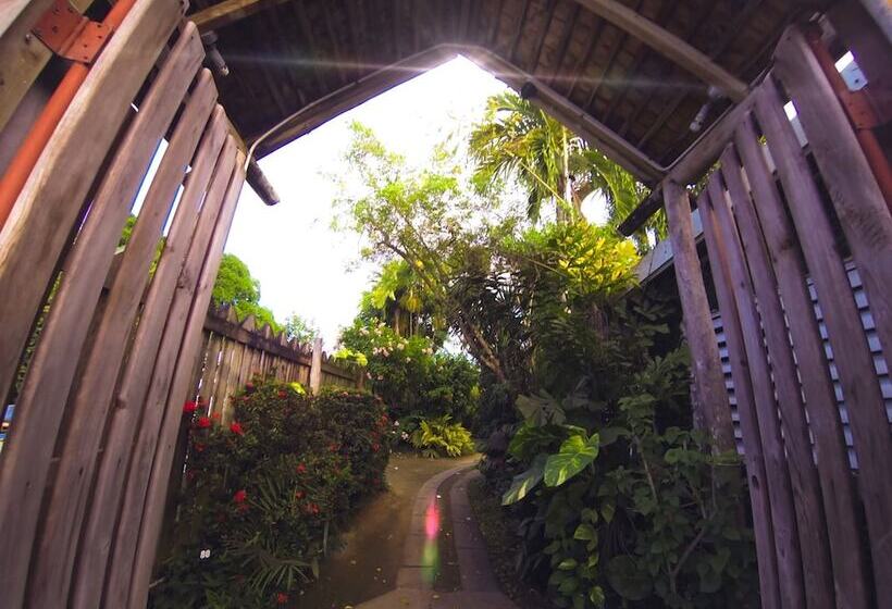 هتل Kariwak Village Holistic Haven And