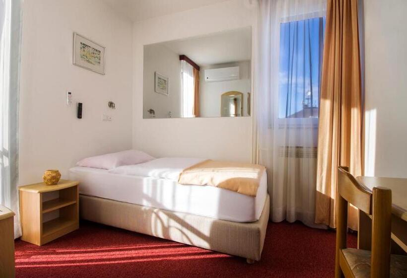 Hotel Slavonija