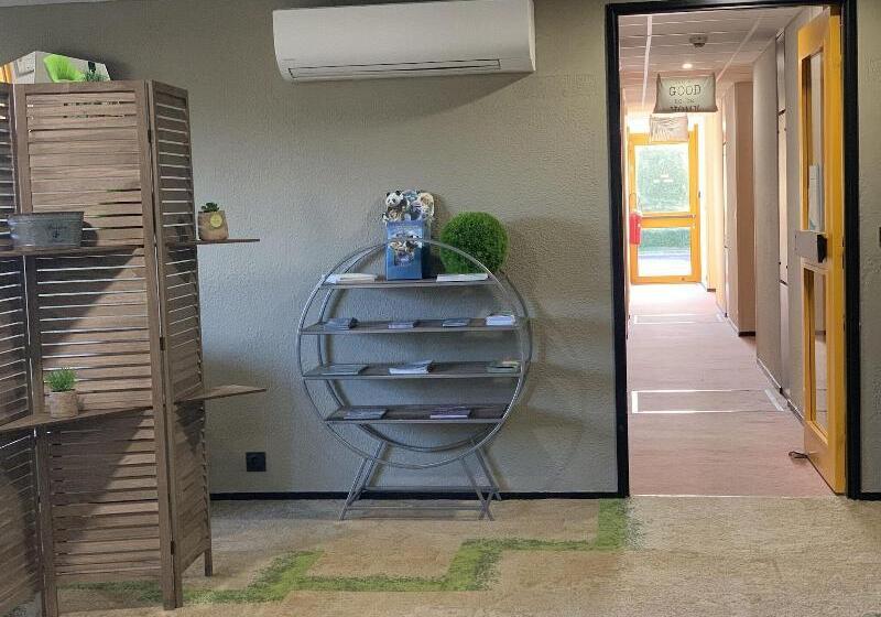 בית מלון כפרי The Originals Access, Bourges Nord Saintdoulchard