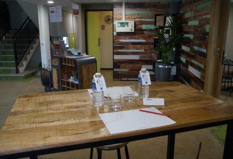 בית מלון כפרי The Originals Access, Bourges Nord Saintdoulchard