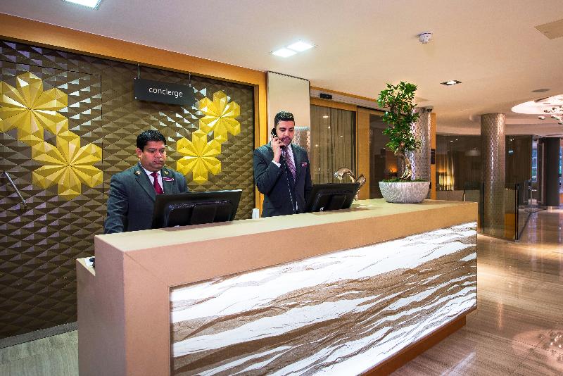 בית מלון כפרי Doubletree By Hilton London Kensington