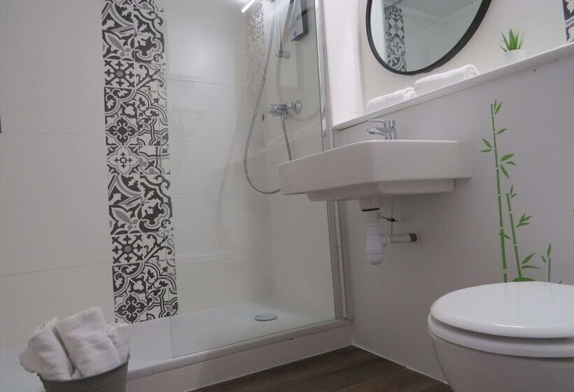 ホテル Hôtel Kyriad Cap Sud