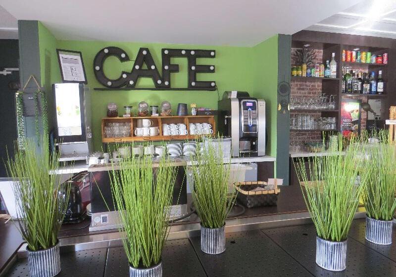 ホテル Hôtel Kyriad Cap Sud