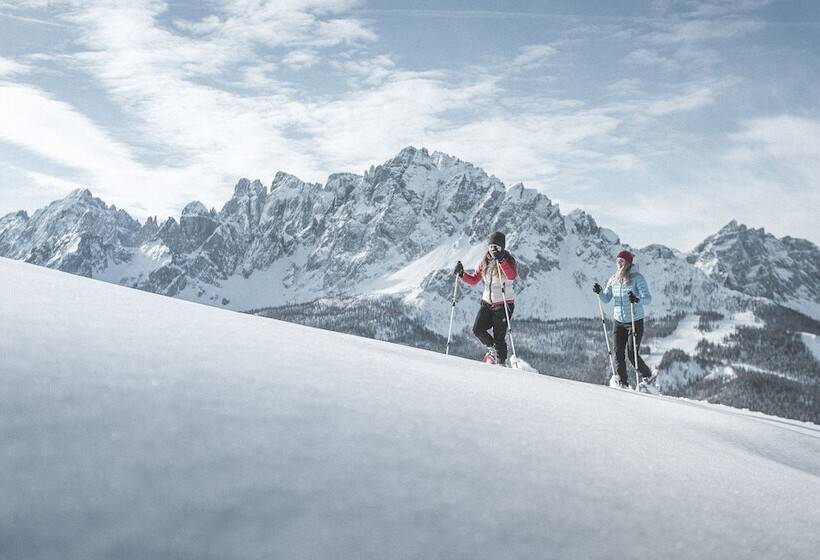 Отель Strasserwirt   Ansitz Zu Tirol