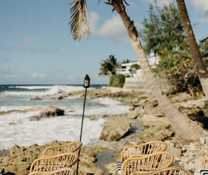 هتل The Waves At Cane Bay