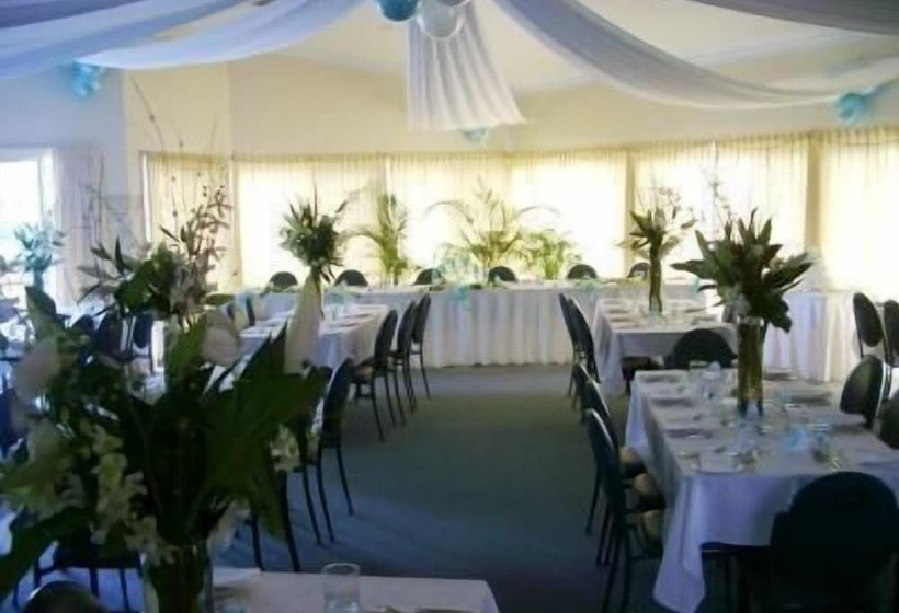 منتجع Tabourie Lake Motor Inn