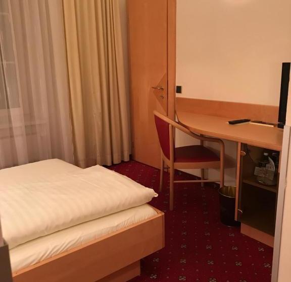 هتل Goldener Brunnen