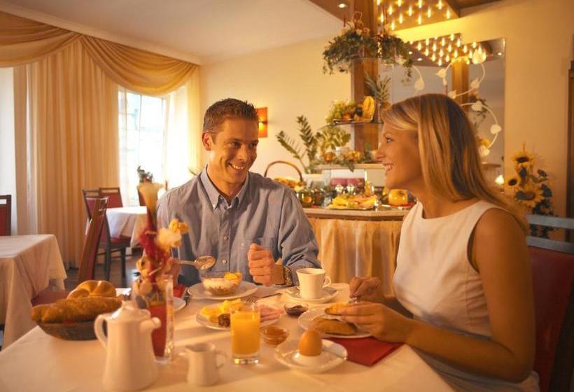 هتل Goldener Brunnen