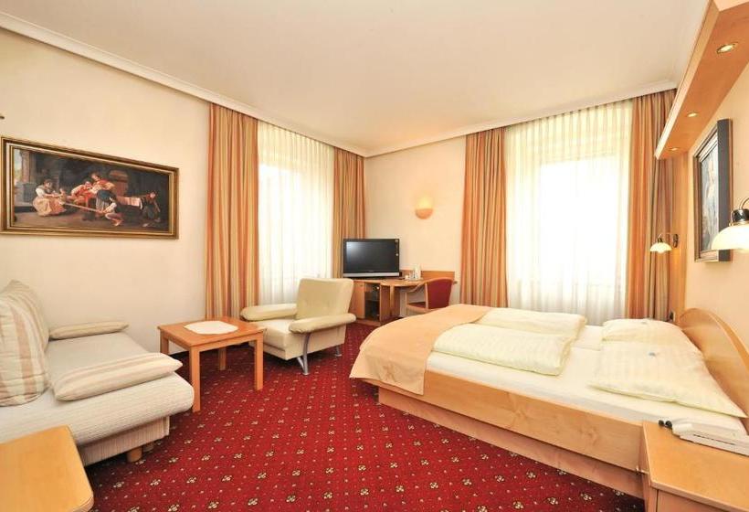 هتل Goldener Brunnen