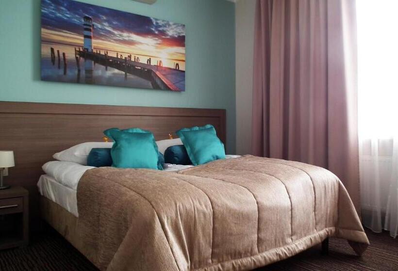 בית מלון כפרי Gromada Arka Lux