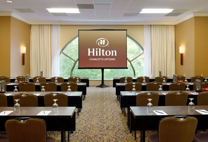 בית מלון כפרי Hilton Charlotte Uptown