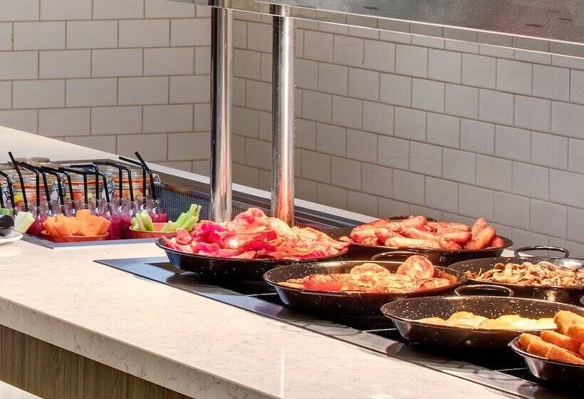 ホテル Leonardo Galway