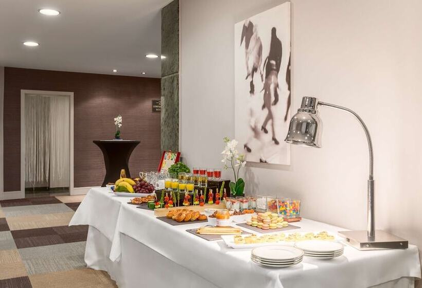 בית מלון כפרי NH Brussels Carrefour De L’europe