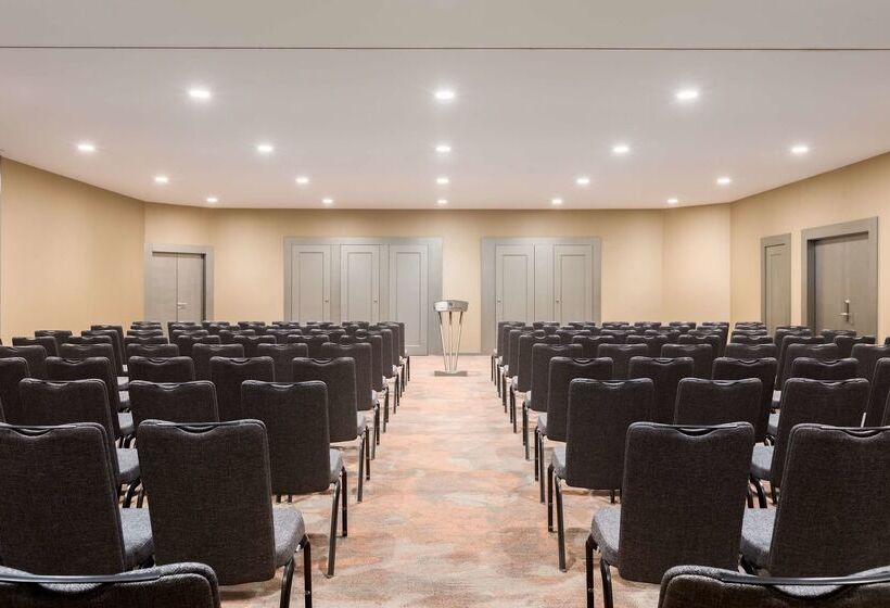 Отель NH Collection Brussels Grand Sablon