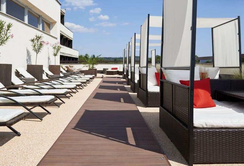 هتل Orea Resort Santon Brno