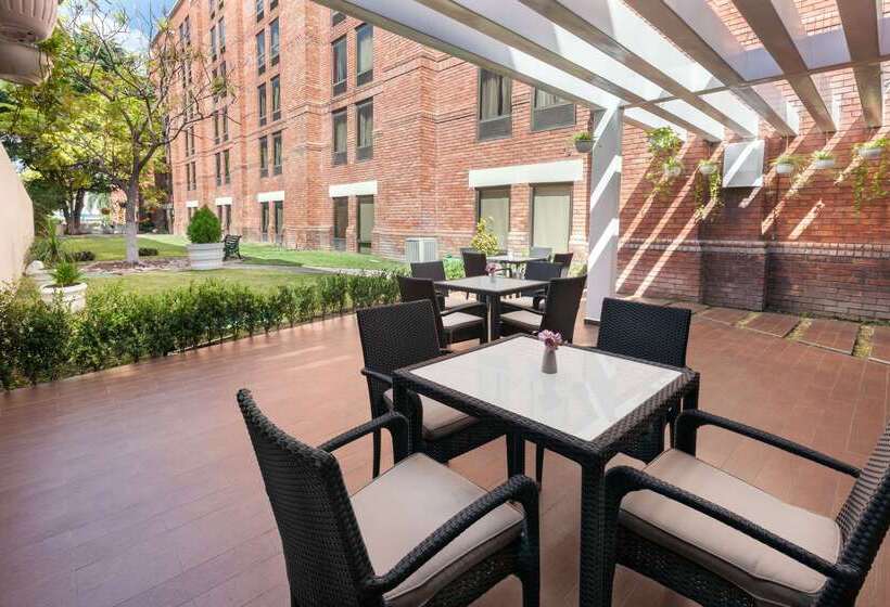 בית מלון כפרי Wyndham Garden Monterrey Norte