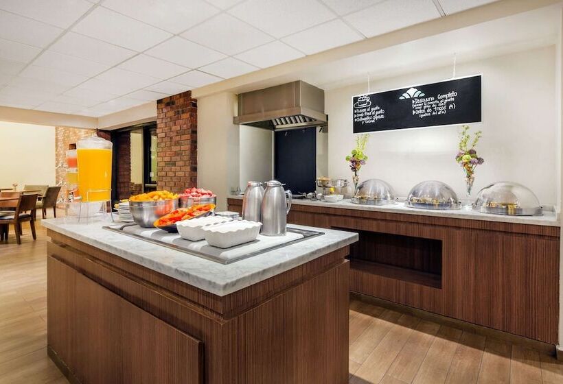 בית מלון כפרי Wyndham Garden Monterrey Norte